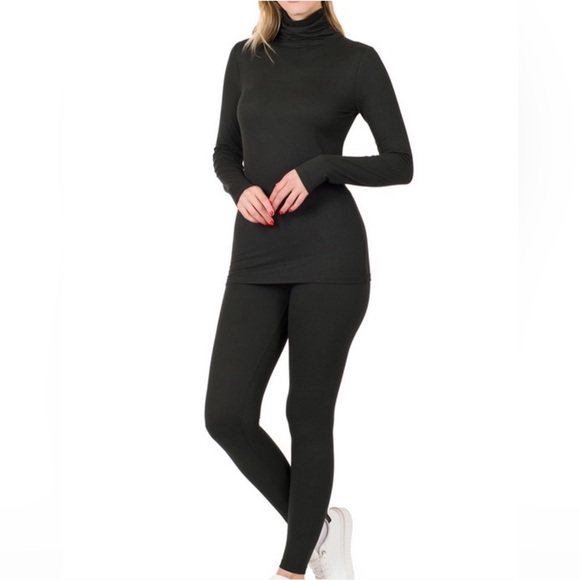 Zenana Outfitters Black Turtleneck Top - Picture 1 of 1